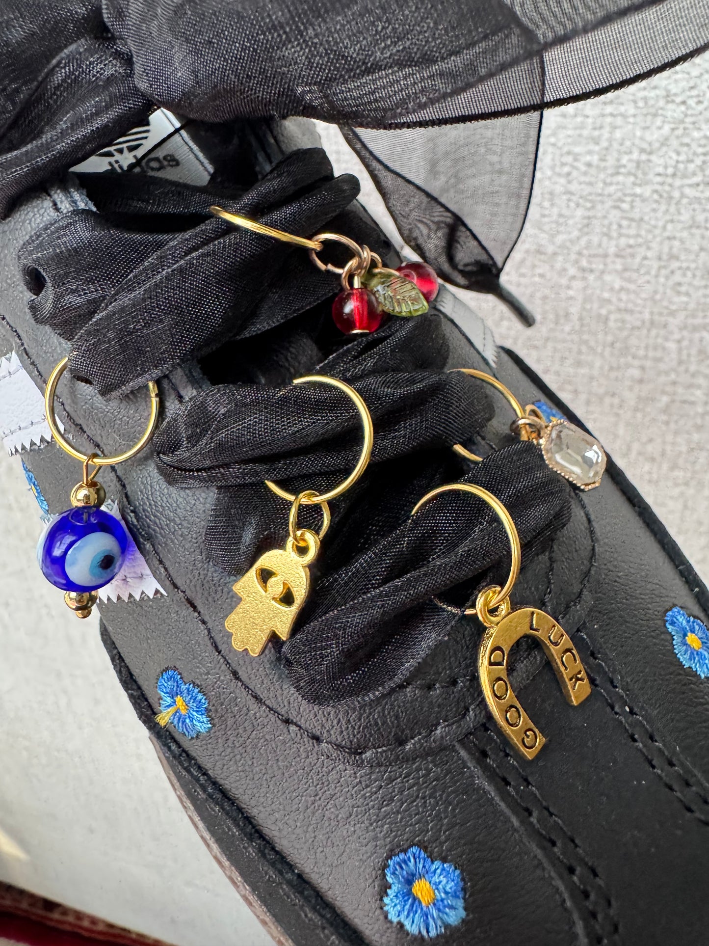 Lucky Laces Charm Kit Set + MYSTERY CHARM