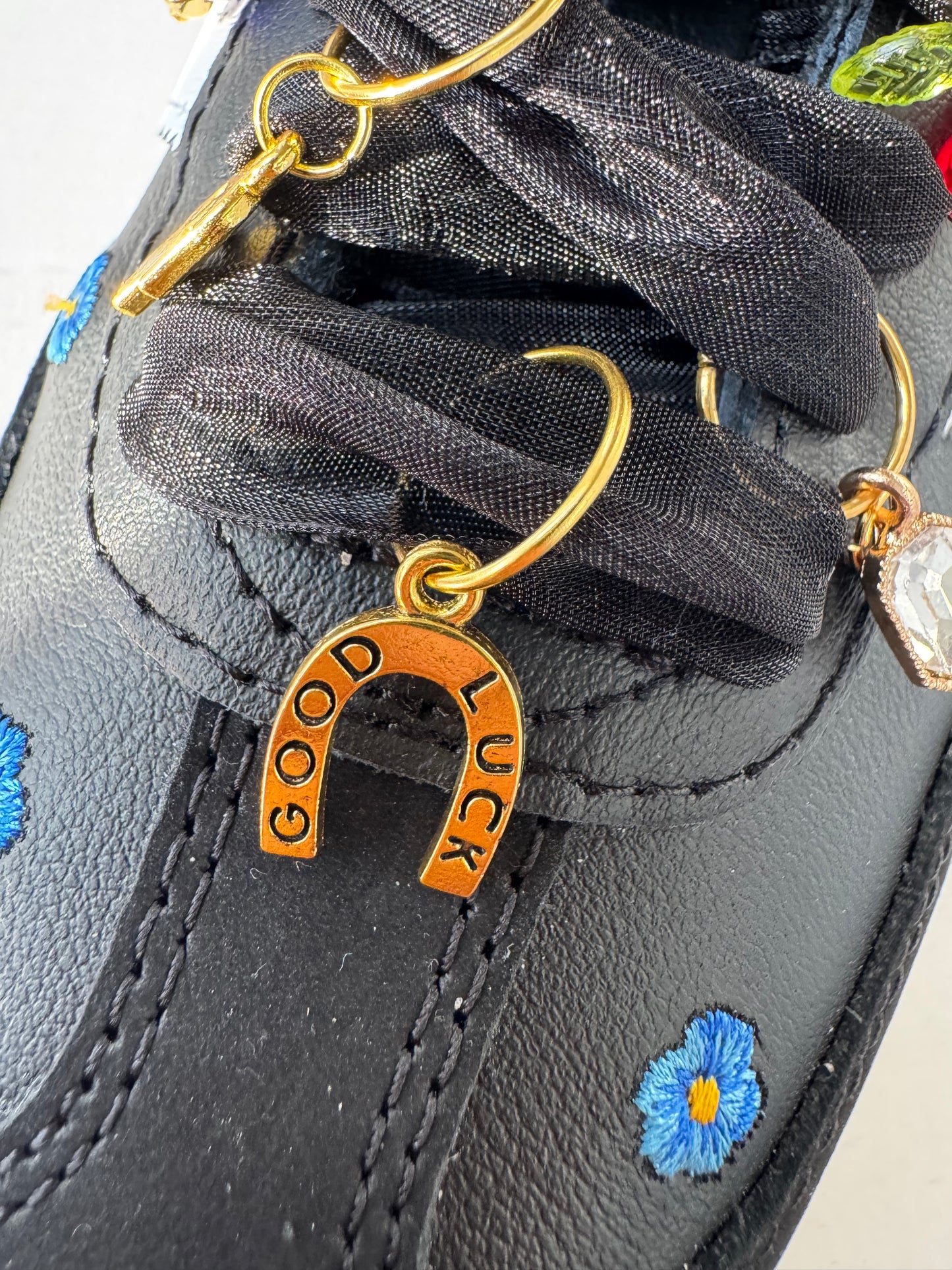 Lucky Laces Charm Kit Set + MYSTERY CHARM