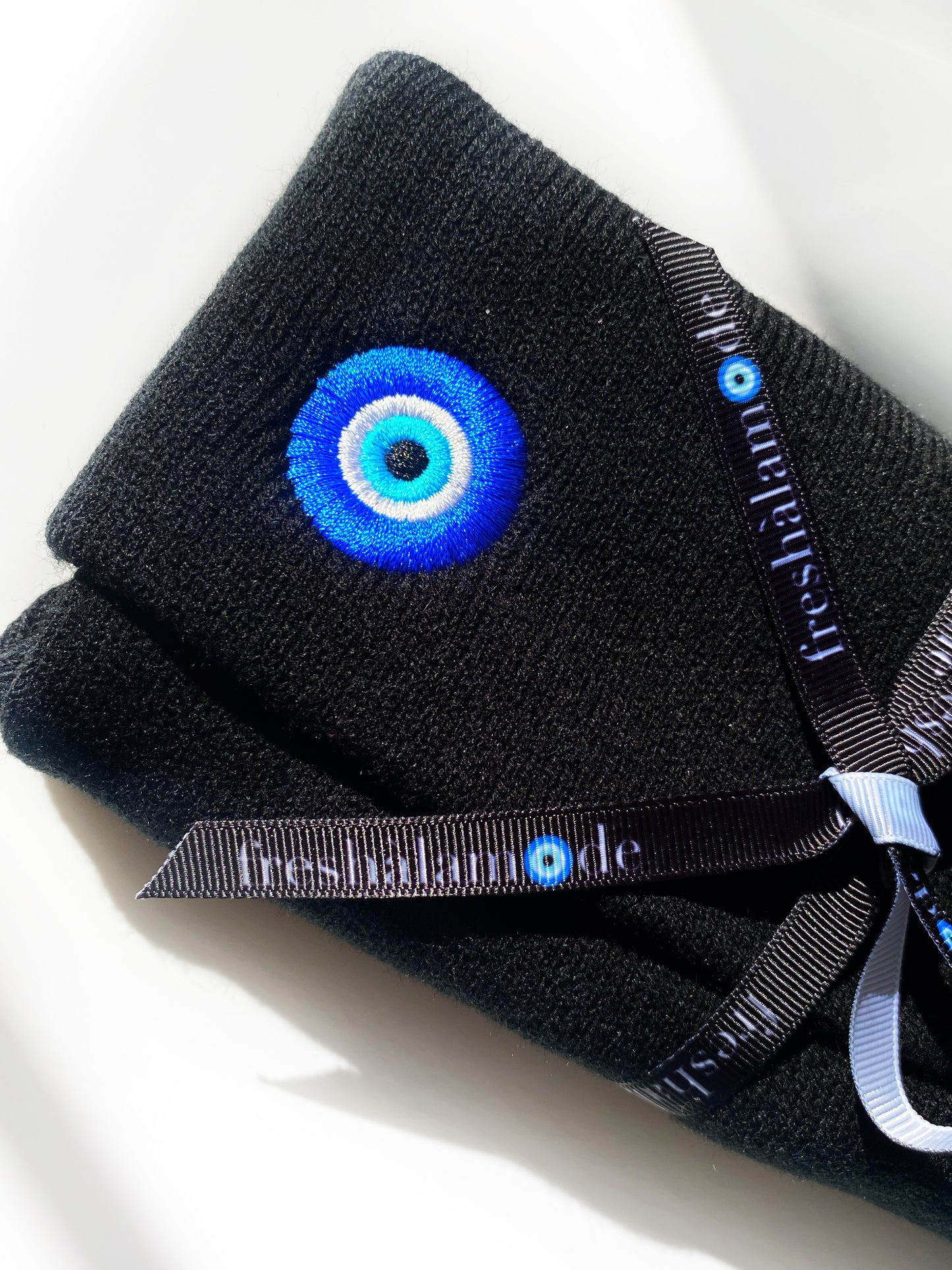 Gorro Beanie negro bordado Evil Eye