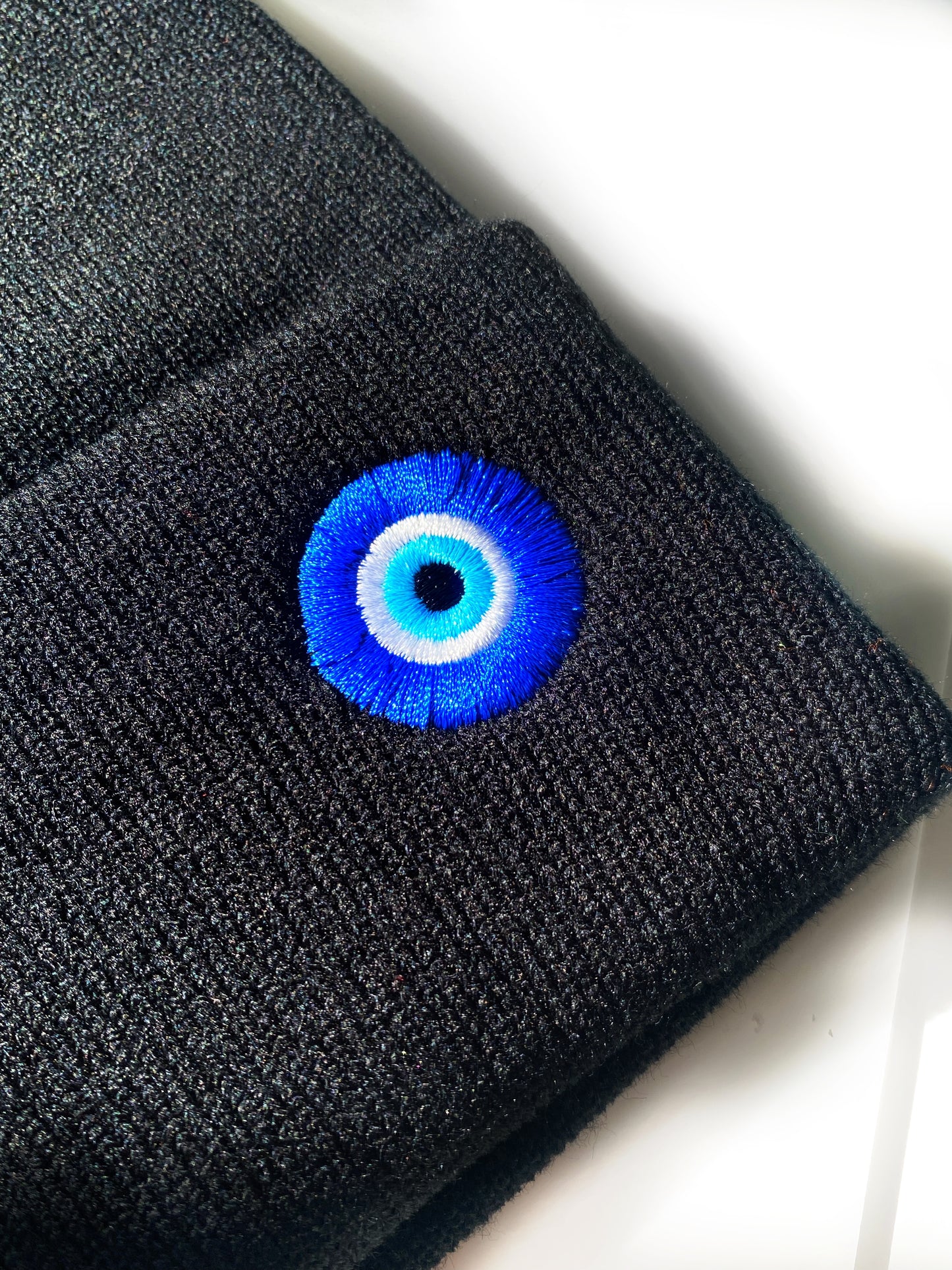 Gorro Beanie negro bordado Evil Eye